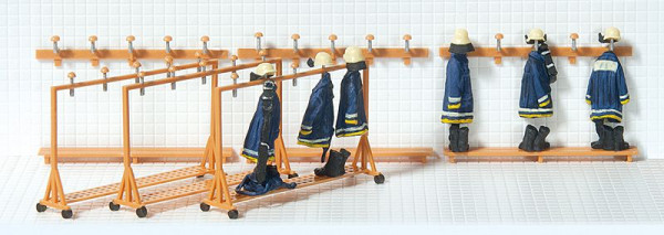 Preiser 31024 - Feuerwehrgarderobe, 3 mobile Monturen, Bausatz