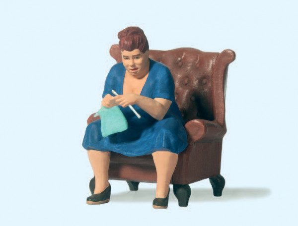 Preiser 45527 - Strickende Frau im Sessel
