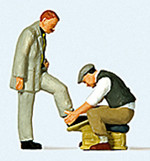 Preiser 28184 - Schuhputzer bei der Arbeit