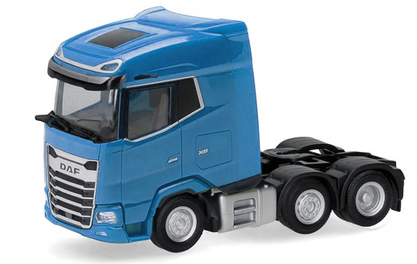 Herpa 318983-002 - DAF XG Zugmaschine 3achs (6x2), lichtblau