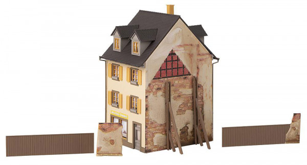 Faller 130692 - Altstadthaus mit Bretterzaun
