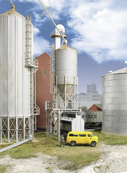 Walthers 532935 - Getreide-Silo, 3,8 x 3,8 x 22,7 cm