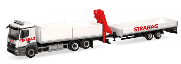Herpa 320665 - Mercedes-Benz Actros M Baustoff-LKW mit Kran und Tieflade-Anhänger "STRABAG" (A)