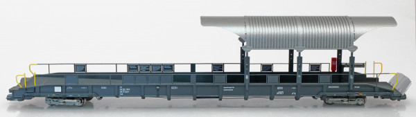 NME 538654 - BLS Autotransport-Rampenwagen (lokseitig), teilüberdacht mit Überfahrblech, mit Ladeflä