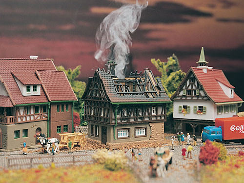 Vollmer 49538 - Brennendes Haus 50x38x53 mm Fachwerk als Zusatzartikel bietet sich Art.nr. 9600 "Rau