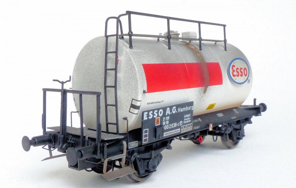 Exacttrain 22012 - DB Kesselwagen Bauart Uerdingen 30m3 ESSO WeissRot Ep.4, verschmutzt