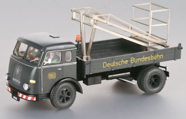 Weinert 45023 - Henschel mit Ruthmann-Steigeraufbau Bj.1955, Komplettbausatz