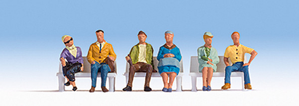 Noch 36532 - Sitzende 6 Personen (ohne Bänke)