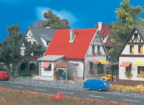 Vollmer 49574 - Wohnhaus, Adlerstr. 8 60x58x52 mm Bausatz