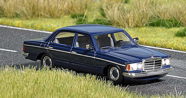 Busch 5661 - MB W 123 mit Beleuchtung