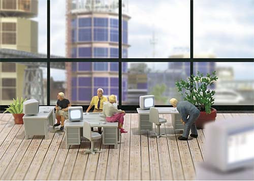 Busch 5402 - PC Büro-Set 4 Schreibtische mit Computer-Arbeitsplätzen (davon 2 Monitore mit weißen Le