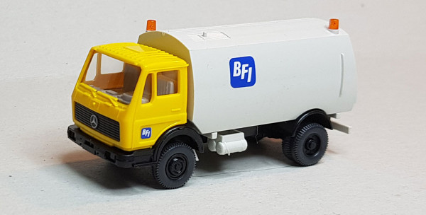 Wiking 064220- MB Straßenkehrmaschine BFI beige/gelb