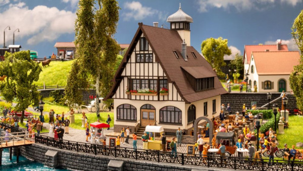 Noch 66401 - Wirtshaus mit Biergarten