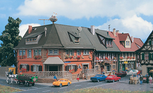 Vollmer 47630 - Eckhaus Marktstraße Nr.2 102x102x108 mm