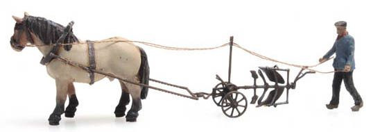 Artitec 312.018 - Pferd und Pflug Fertigmodell aus Resin, lackiert