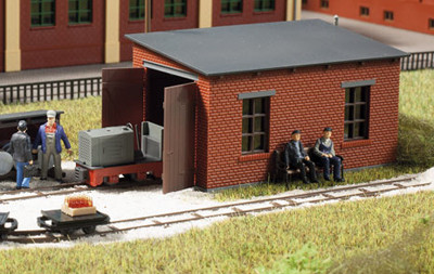 Auhagen 41708 - Feldbahnlokschuppen mit Tankstelle