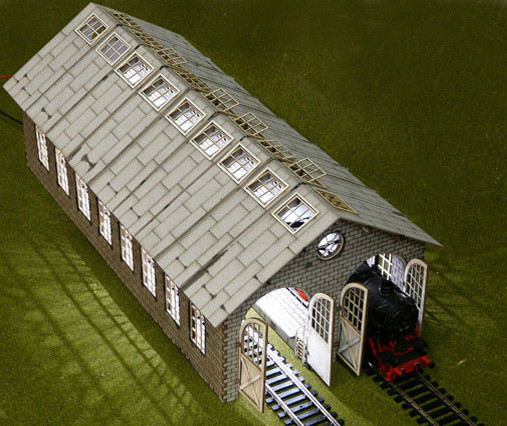 Proses PLS-014 - Lokschuppen (lang) mit Innenbeleuchtung, 2 - Ständig H0/00 (192mm x 136mm x 110mm)