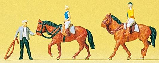 Preiser 79185 - Auf dem Reiterhof