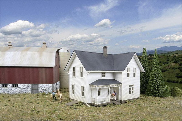 Walthers 533333 - Farmhaus, 15,1 x 11,4 x 11 cm
