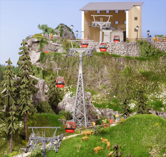 Brawa 6342 - Seilbahn Hahnenkamm Grundpackung mit 4 Masten, 8 Gondeln und Antrieb