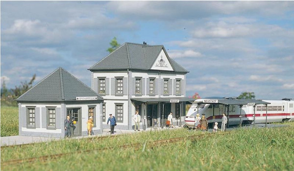 Piko 62030 - Bahnhof "Neustadt"
