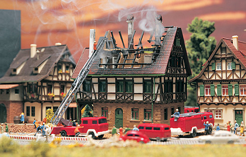 Vollmer 47738 - Brennendes Haus 98x68x105 mm Fachwerk