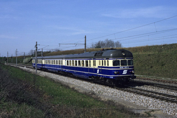 Jägerndorfer JC15300 - ÖBB Triebzug Rh 51451010-4 3-teilig ultramarinblau/elfenbein Ep.5, AC-digital