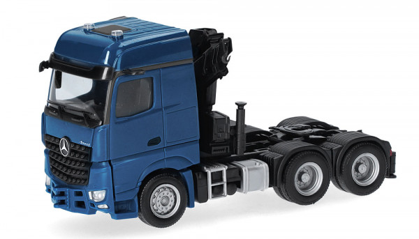 Herpa 318747 - Mercedes-Benz Arocs 18 Bigspace Zugmaschine 3achs mit Ladekran (6x4), enzianblau