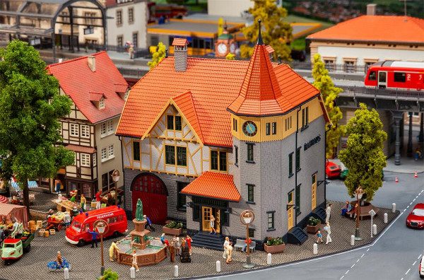 Faller 130649 - Rathaus mit Feuerwehrgarage 206 x 168 x 215 mm