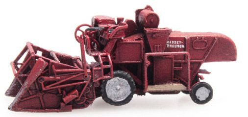 Artitec 322.018 - Mähdrescher MF 830 Fertigmodell aus Resin, lackiert