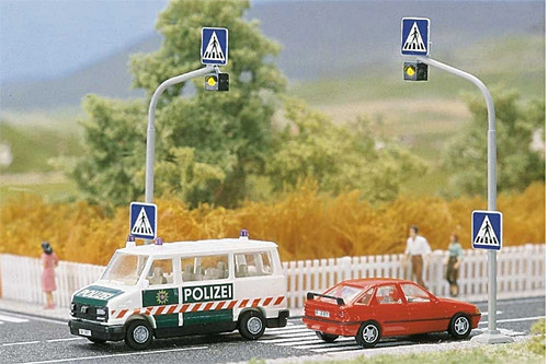 Busch 5916 - Fußgängerüberweg Ampeln mit Blinkschaltung und Zebrastreifen (zum Anreiben) 2 St.
