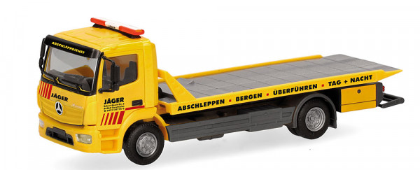 Herpa 319843 - Mercedes-Benz Atego 13 Plateau-Abschlepp-LKW "Jäger"