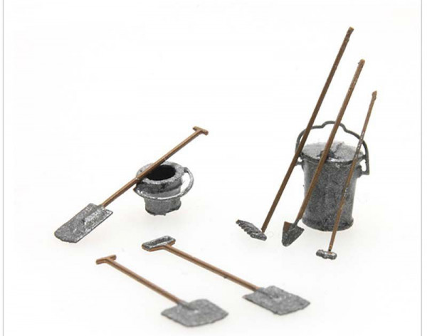Artitec 387.282 - Gartenwerkzeuge, Fertigmodell aus Resin, lackiert