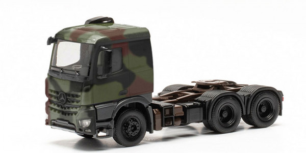 Herpa 747028 - Mercedes-Benz Arocs 6x4 Zugmaschine "Bundeswehr", flecktarn