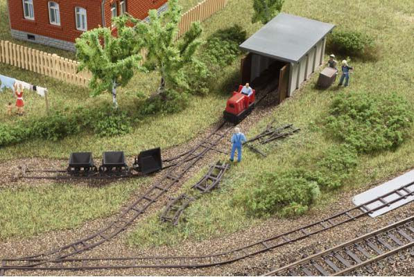 Auhagen 43700 - Set Feldbahnattrappe mit Lokschuppen