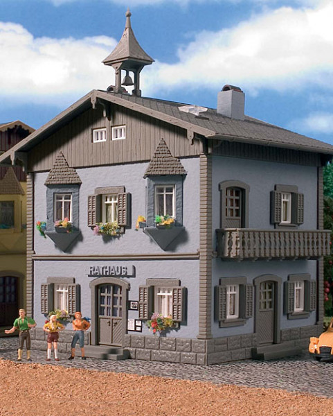 Vollmer 49232 - Wohnhaus mit Erker 130x116x152 mm Bausatz Start und Spar Serie