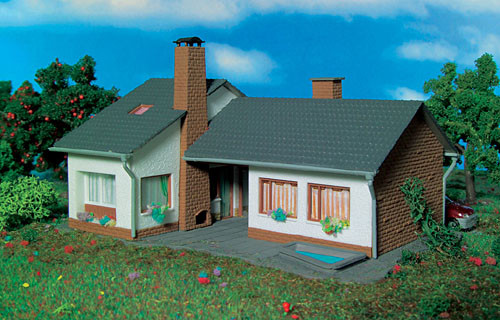Vollmer 49368 - Wohnhaus mit Garage 115x120x88 mm Bausatz