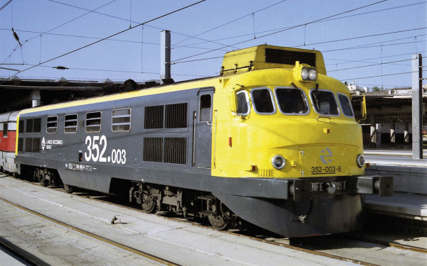 Arnold HN2674D - RENFE, Diesellokomotive 352-003 „Virgen del Perpetuo Socorro”, gelb-graue Farbgebun