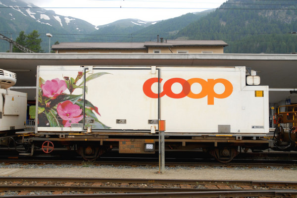 Bemo 9469111 - RhB Lb-v 7861 Tragwagen mit Coop-Container "Lieschen"