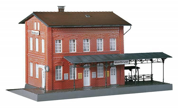 Faller 110099 - Bahnhof "Waldbrunn" patiniertes Modell