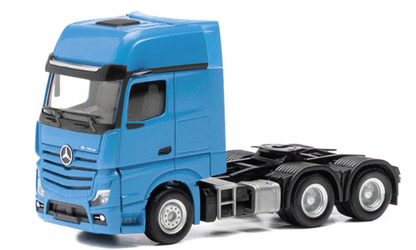 Herpa 317917-002 - Mercedes-Benz Actros L Gigasapce Zugmaschine 3achs (6x4), lichtblau