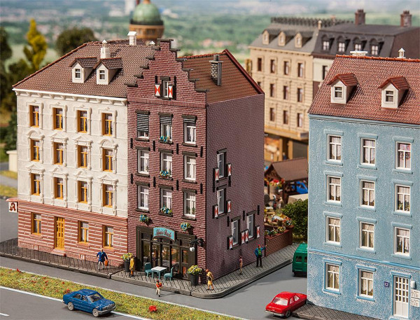 Faller 232334 - Altstadthaus mit Bar Ep.2, patiniert