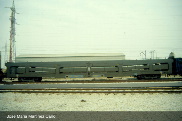 Arnold HN4413 - RENFE, 2-tlg. Set, Autotransportwagen DDMA, in ursprünglicher Lackierung, Ep. V