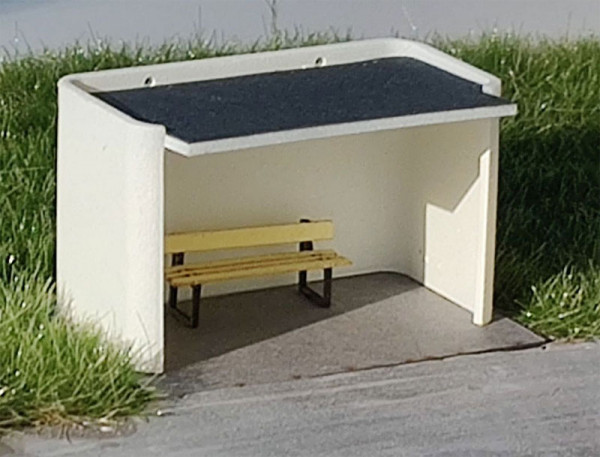 VK 99979 - Betonhaltestelle breit, mit Sitzbank, Bausatz