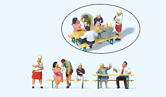 Preiser 10700 - Im Biergarten (1)