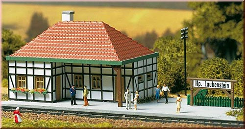 Auhagen 14456 - Haltepunkt Laubenstein 174 x 72 x 58 mm kleines Gebäude mit Fachwerk komplett mit Ba