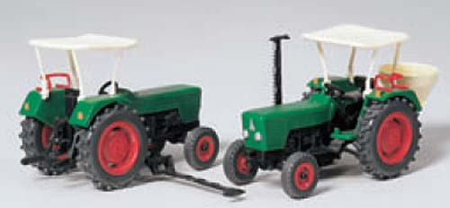 Preiser 17920 - Zwei Stück Ackerschlepper Traktor Deutz D 6206 mit Mähbalken, ein Kunstdüngerstreuer
