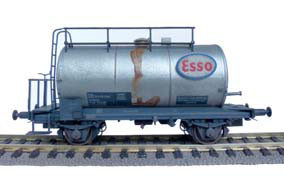Exacttrain 22011 - DR Kesselwagen Uerdingen 24cbm Ep.3a, Brit-US-Zone, "Esso", verschmutzt