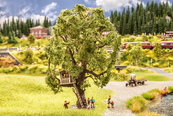 Noch 21765 - Baum mit Baumhaus