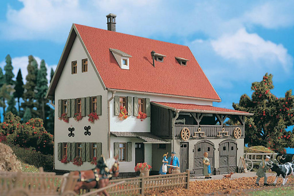 Vollmer 43721 - Bauernhaus mit Scheune 170x120x120 mm Bausatz Retro-Serie